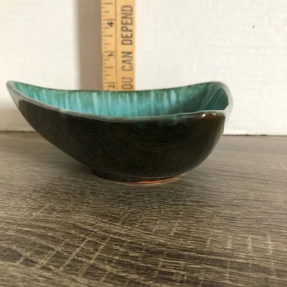 Vintage Blue Mountain Pottery Triangular  Dish - Picture 7 of 7